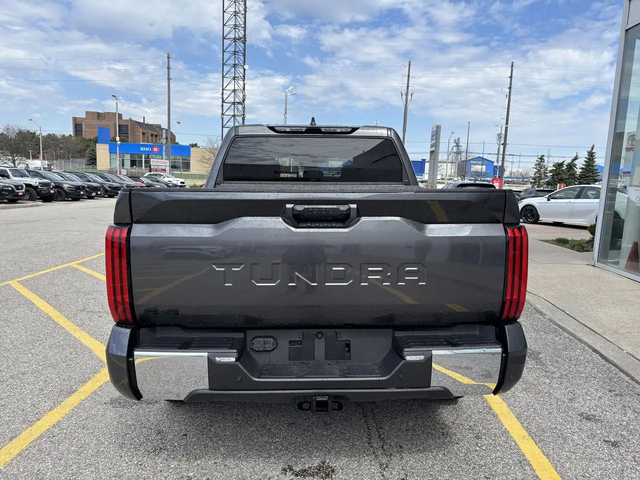Toyota Tundra снимка Toyota Tundra