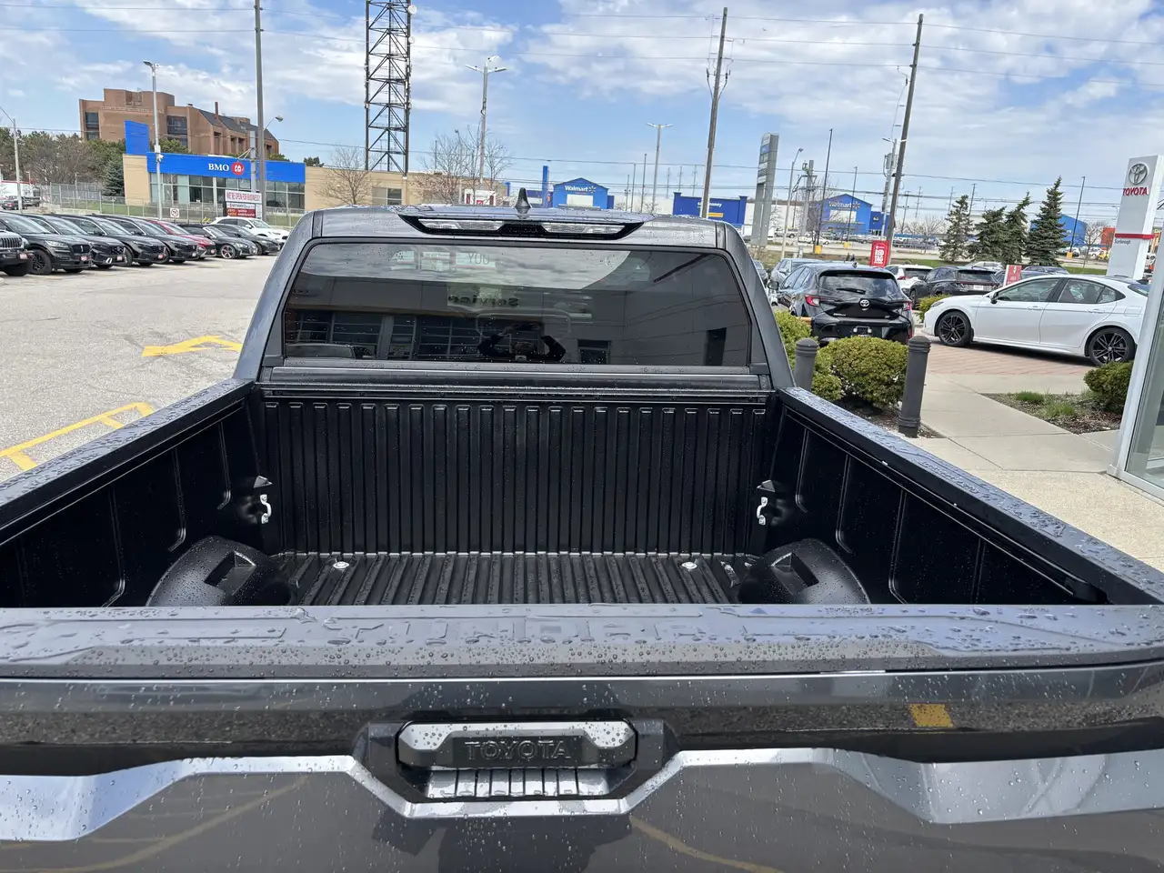 Toyota Tundra снимка Toyota Tundra