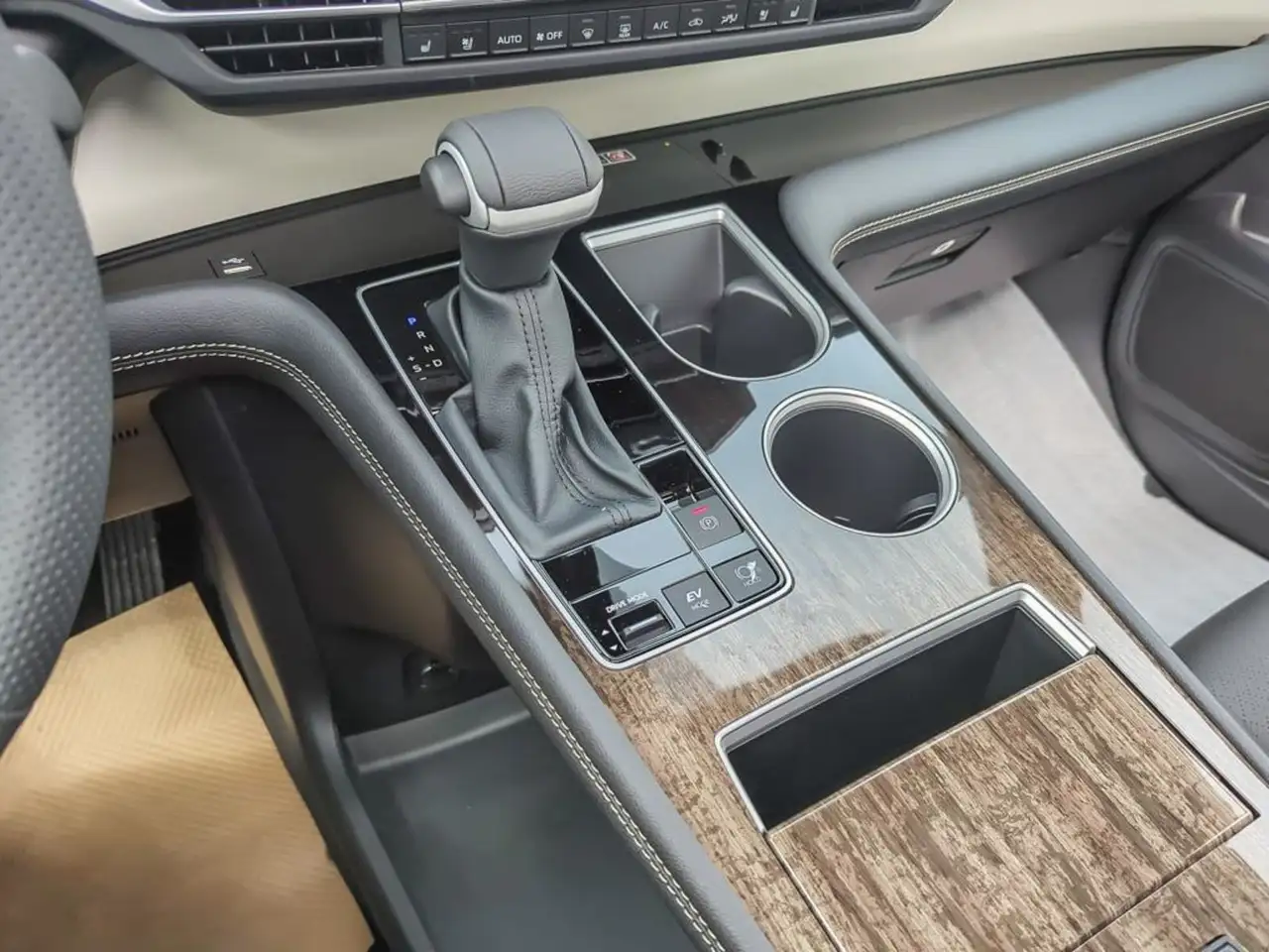 Toyota Sienna снимка Toyota Sienna