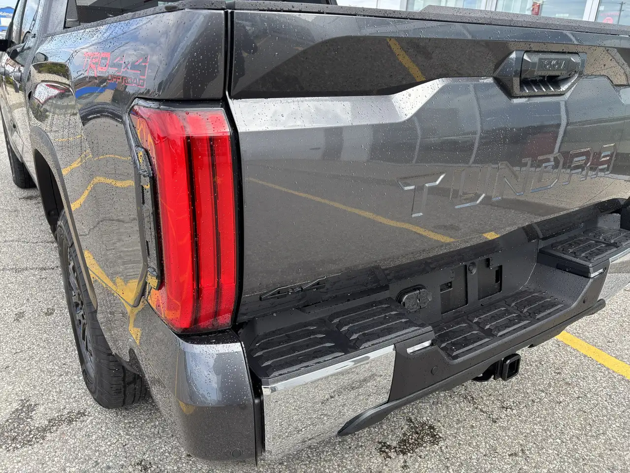 Toyota Tundra снимка Toyota Tundra