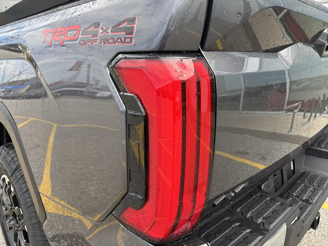 Toyota Tundra снимка Toyota Tundra