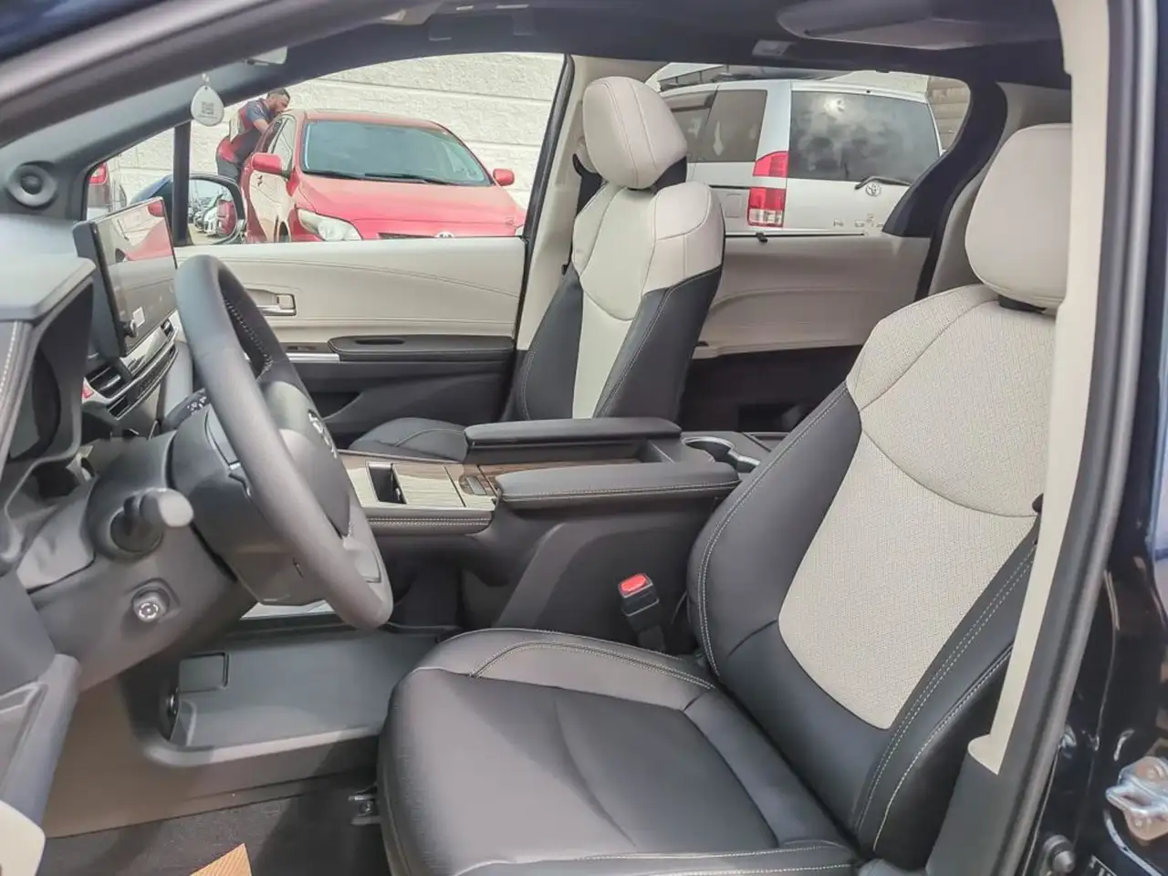 Toyota Sienna снимка Toyota Sienna