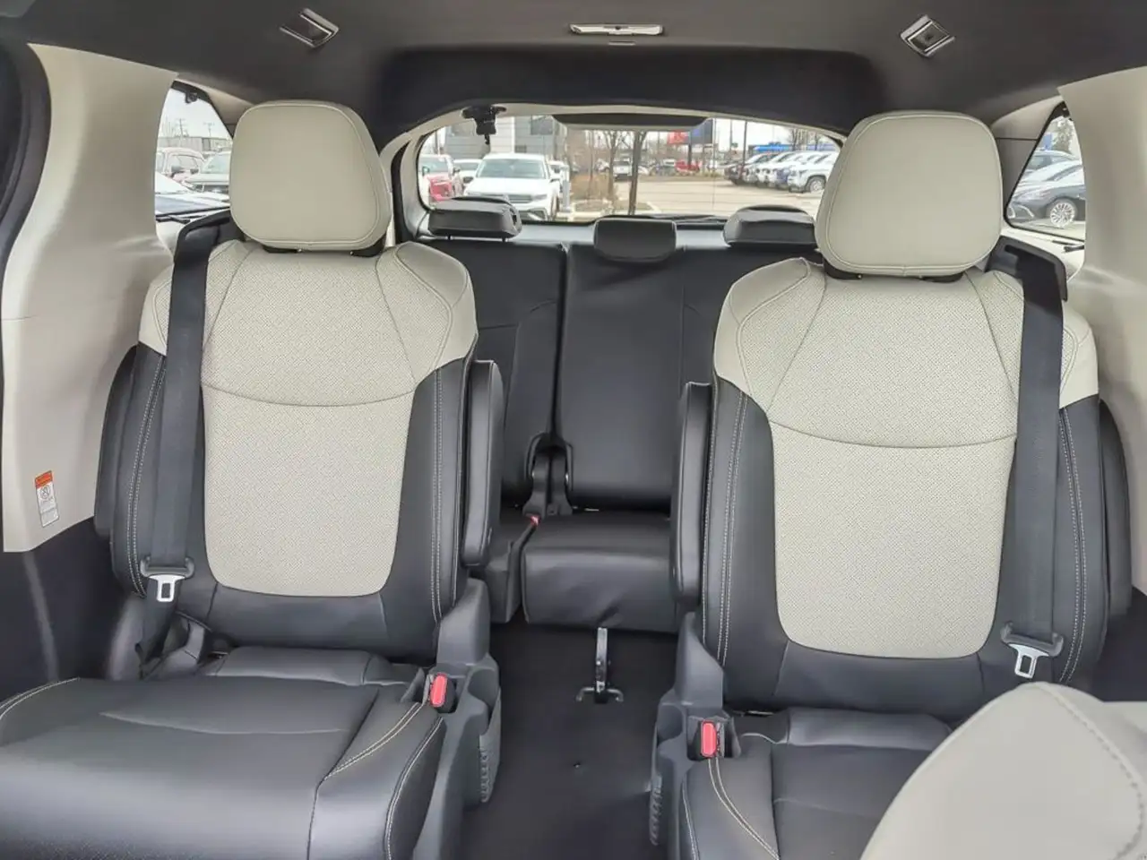 Toyota Sienna снимка Toyota Sienna