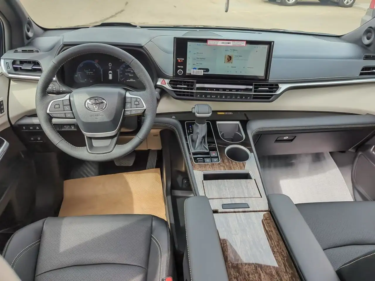 Toyota Sienna снимка Toyota Sienna