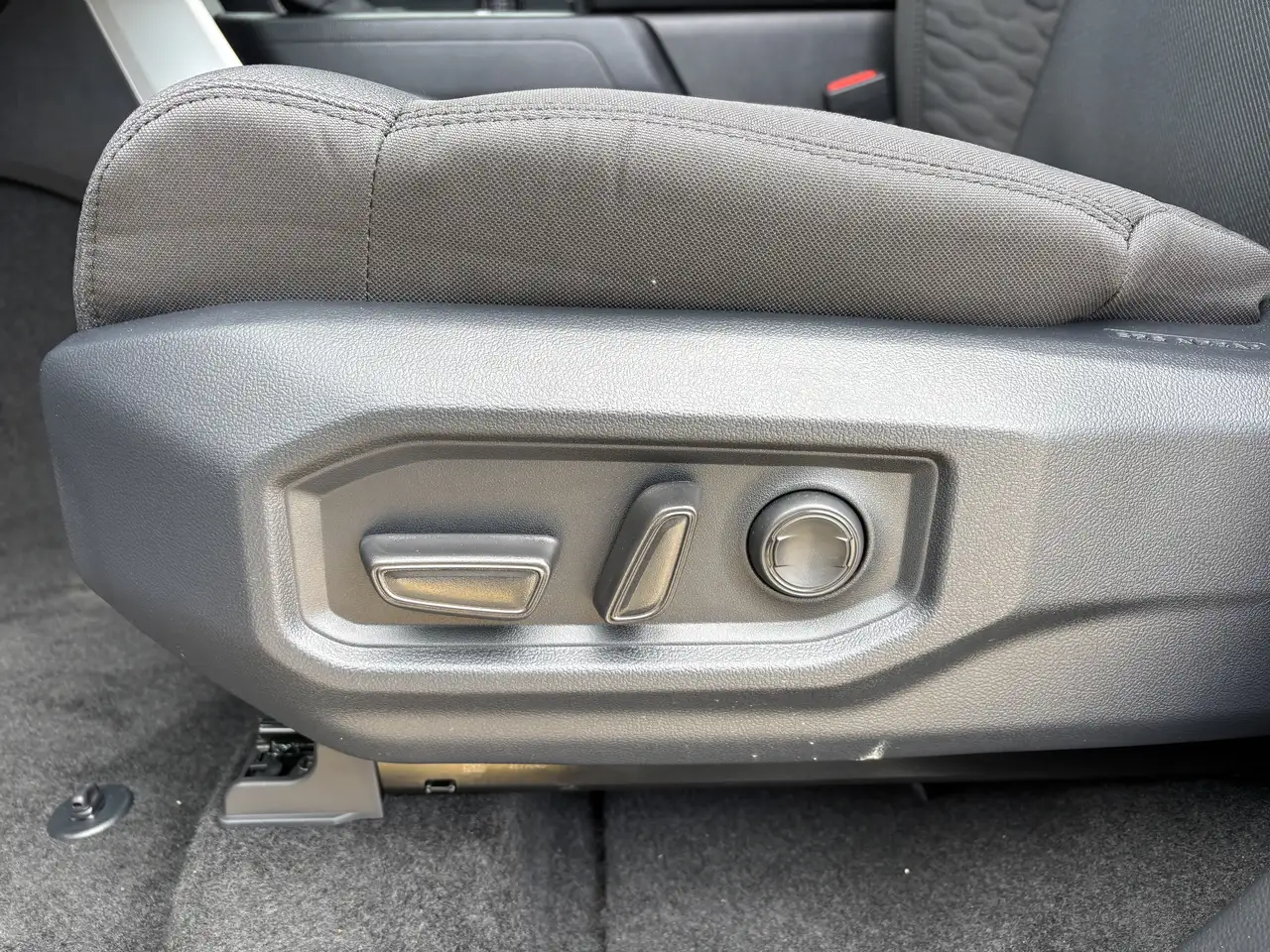Toyota Tundra снимка Toyota Tundra
