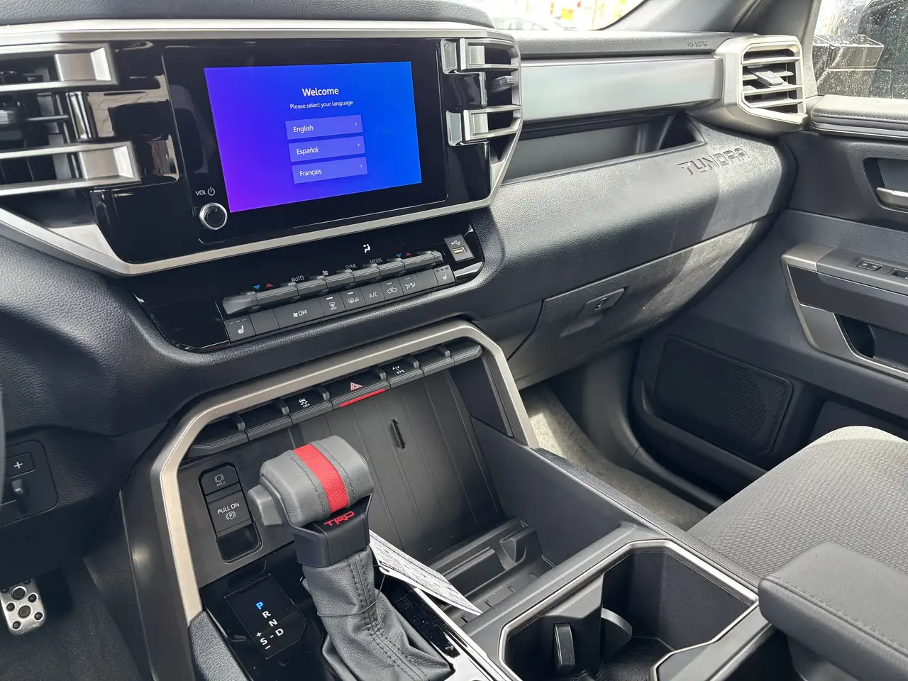 Toyota Tundra снимка Toyota Tundra