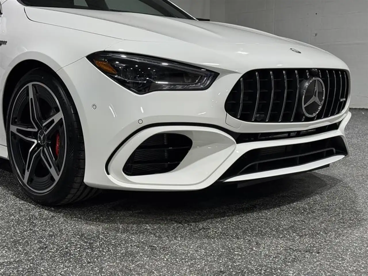 Mercedes-Benz CLA снимка Mercedes-Benz CLA