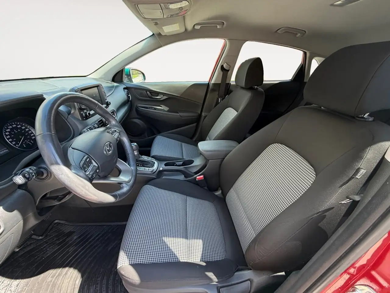 Hyundai KONA снимка Hyundai KONA