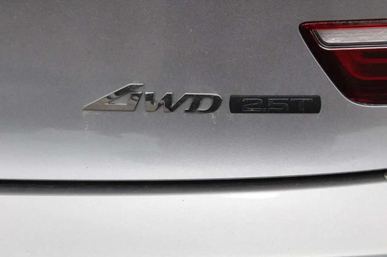 Genesis G80 photo Genesis G80
