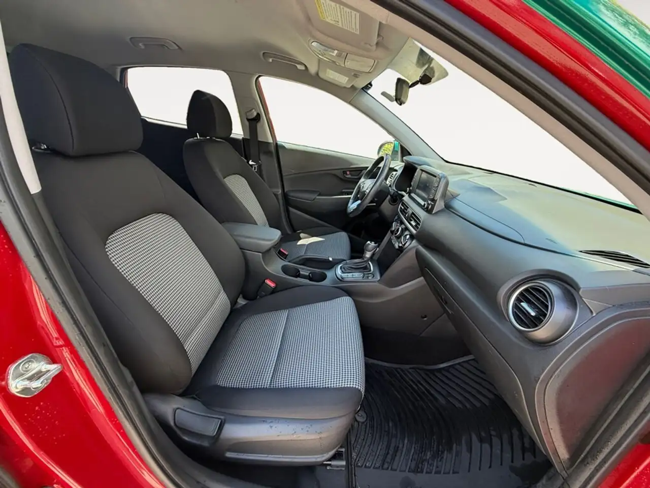 Hyundai KONA снимка Hyundai KONA