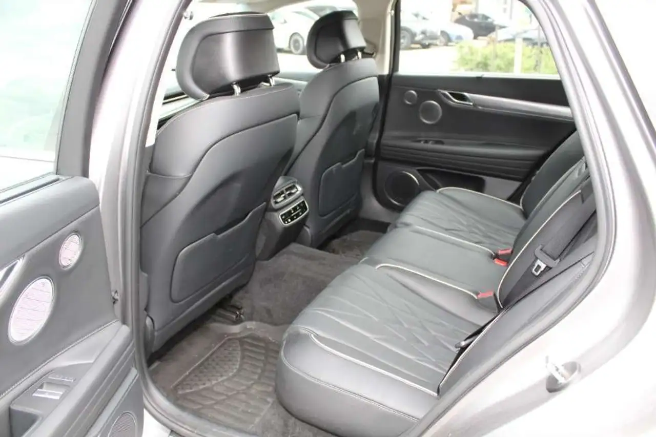 Genesis G80 photo Genesis G80