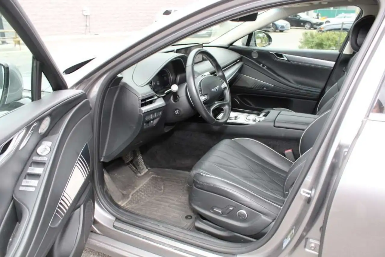 Genesis G80 photo Genesis G80