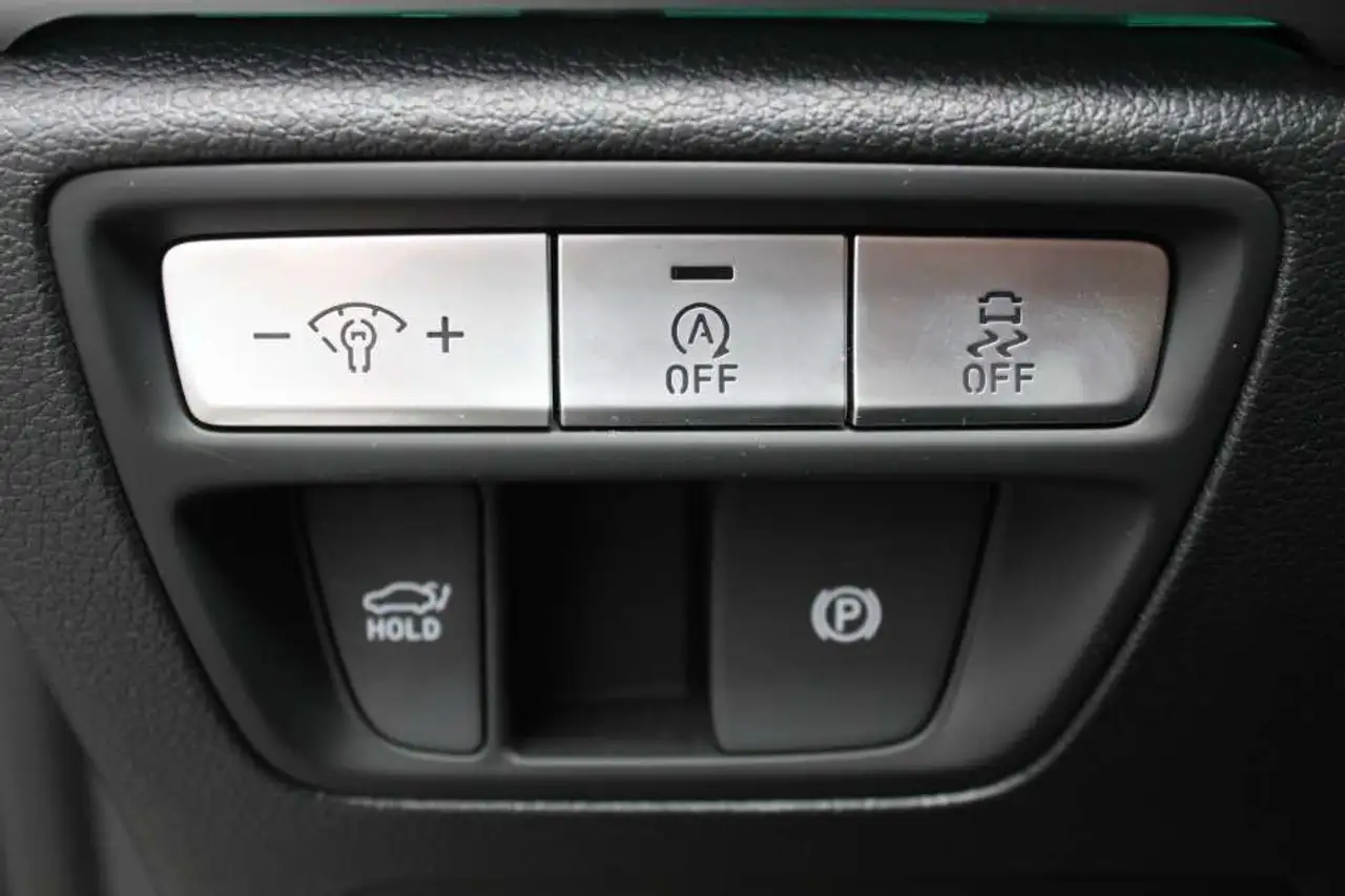 Genesis G80 photo Genesis G80