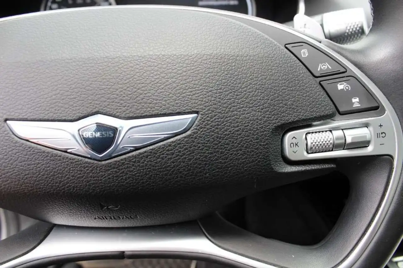 Genesis G80 photo Genesis G80