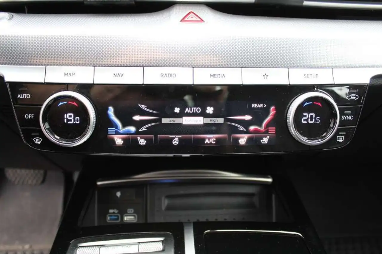 Genesis G80 photo Genesis G80