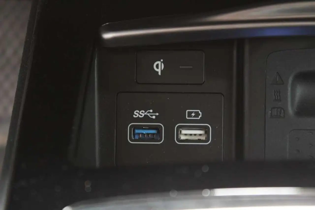 Genesis G80 photo Genesis G80