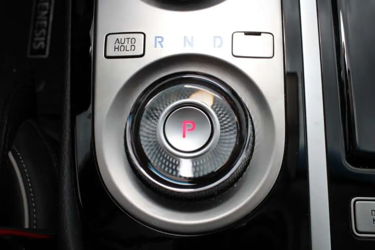 Genesis G80 photo Genesis G80