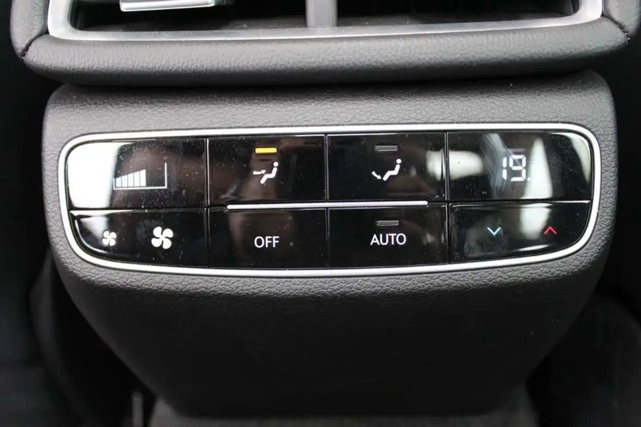Genesis G80 photo Genesis G80