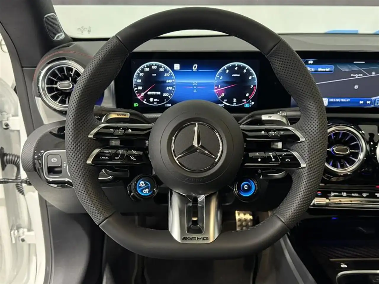 Mercedes-Benz CLA снимка Mercedes-Benz CLA