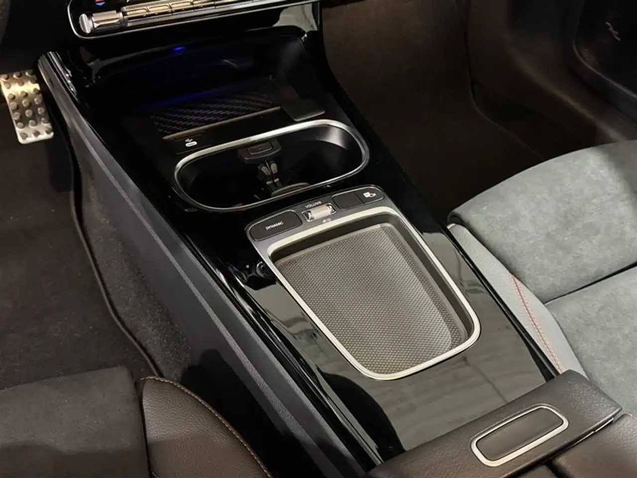 Mercedes-Benz CLA снимка Mercedes-Benz CLA