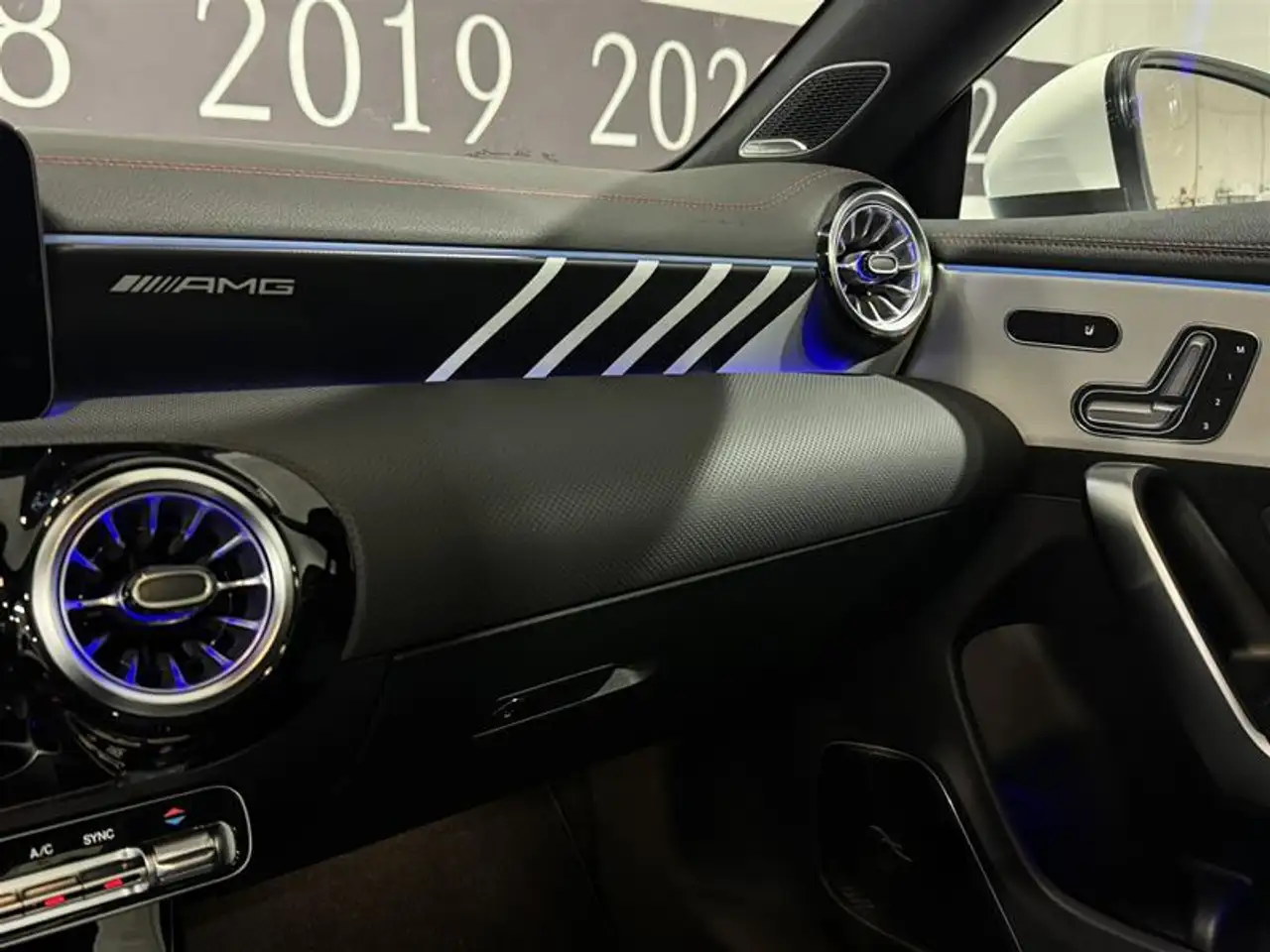 Mercedes-Benz CLA снимка Mercedes-Benz CLA