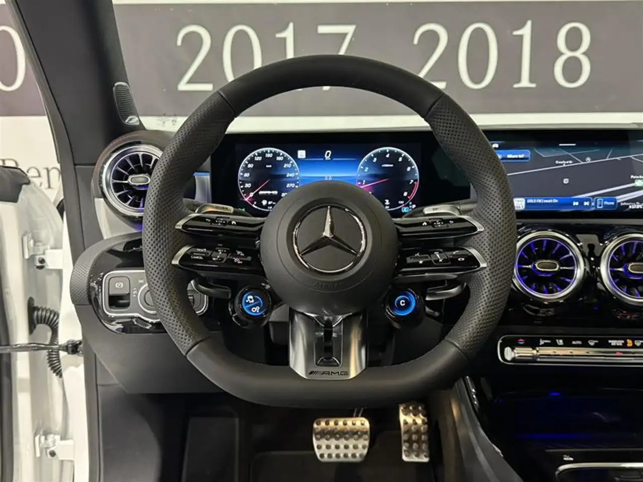 Mercedes-Benz CLA снимка Mercedes-Benz CLA