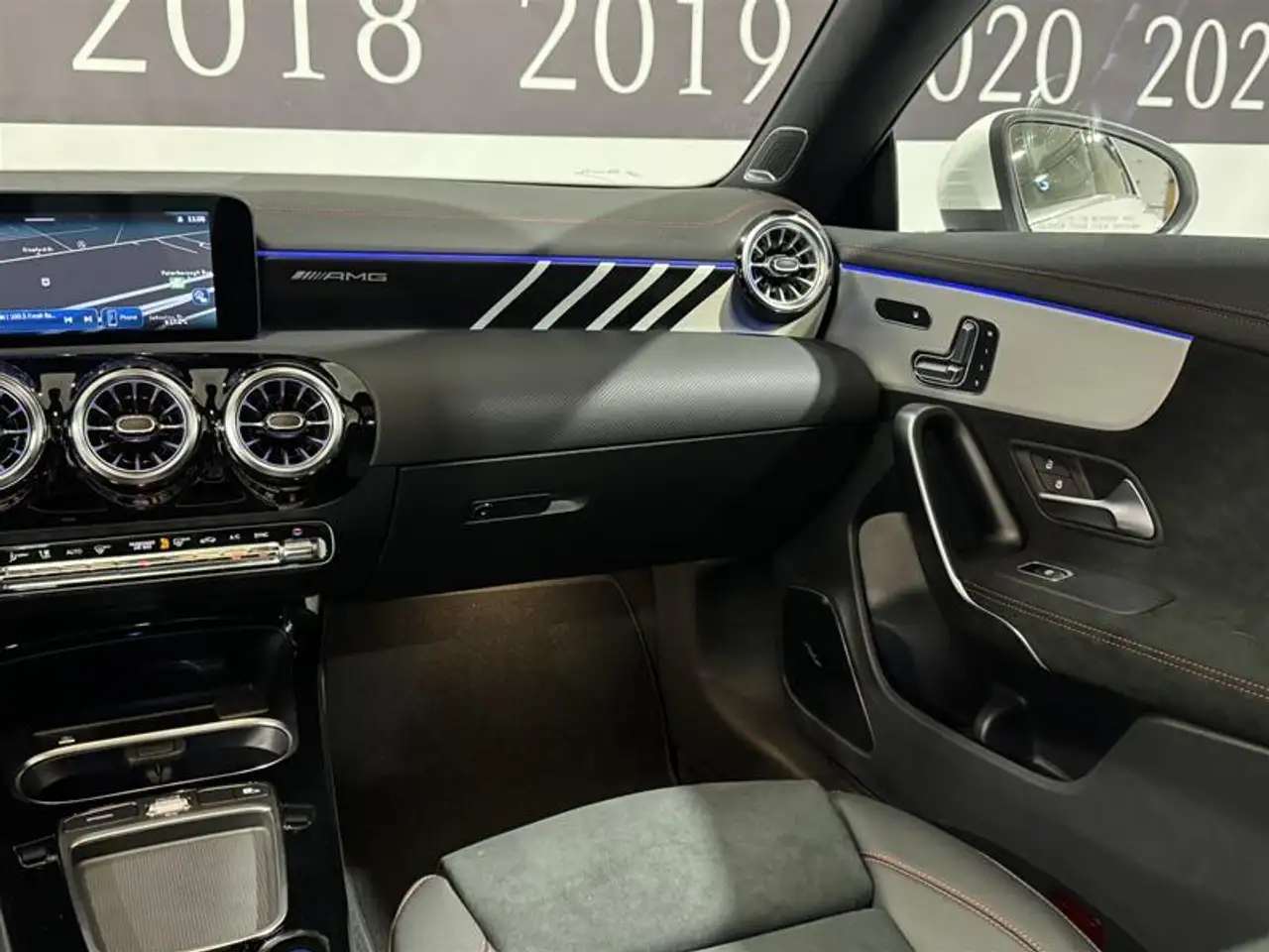 Mercedes-Benz CLA снимка Mercedes-Benz CLA