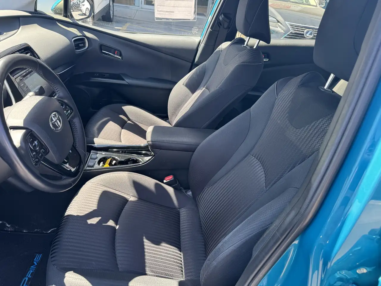 Toyota Prius Prime снимка Toyota Prius Prime