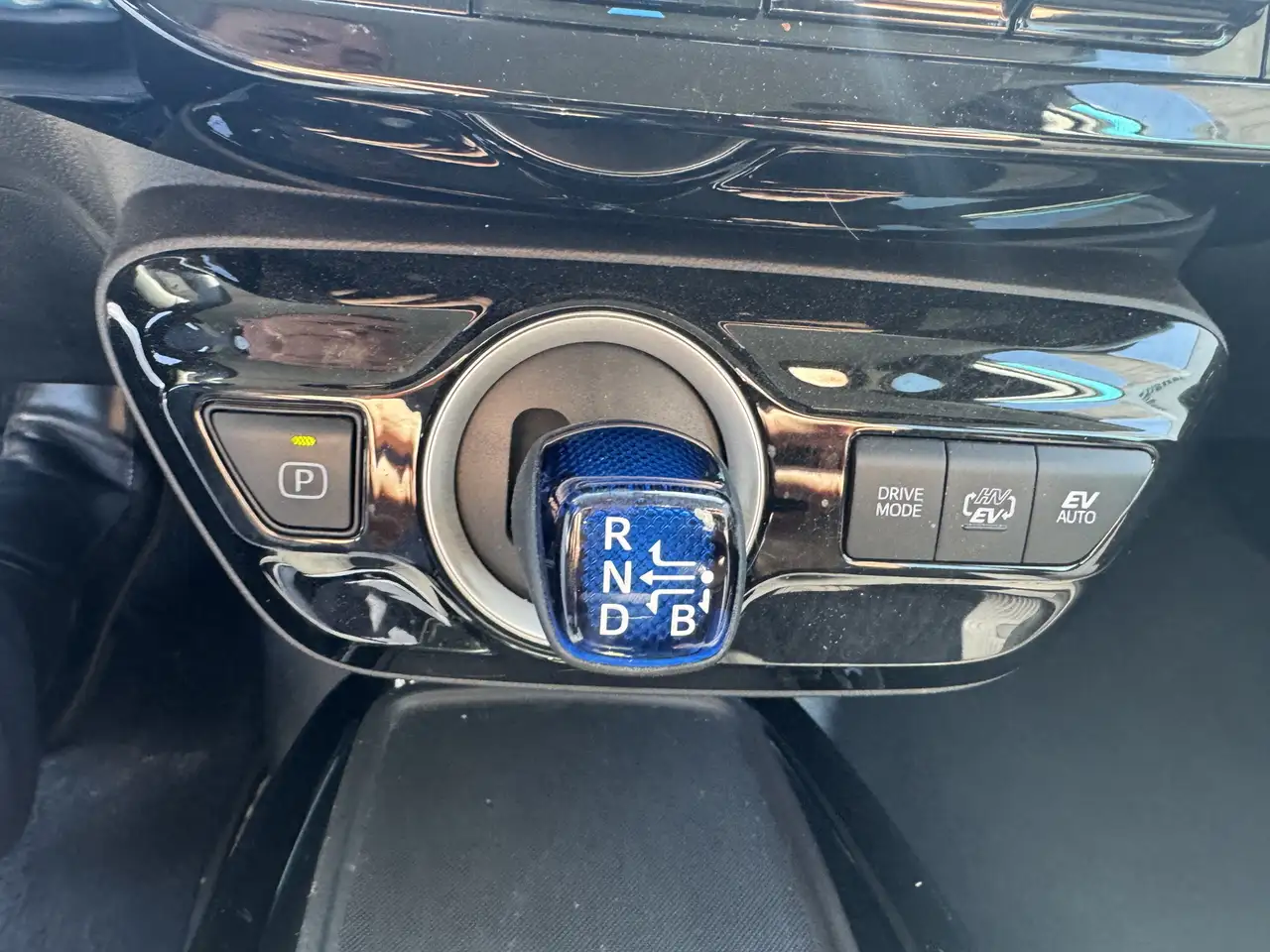 Toyota Prius Prime снимка Toyota Prius Prime