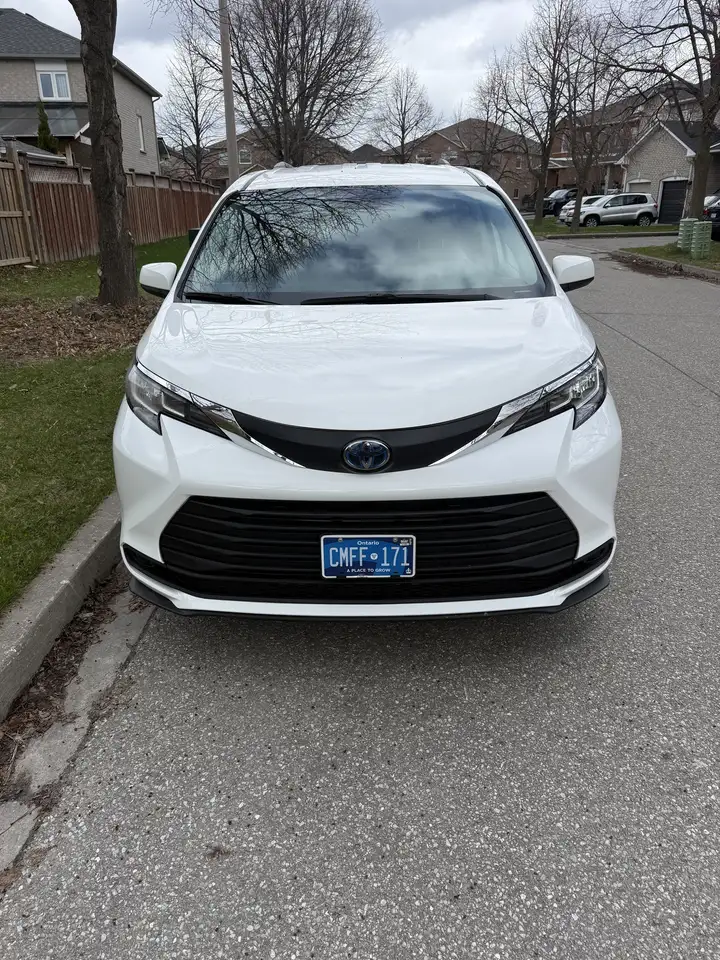 Toyota Sienna снимка Toyota Sienna