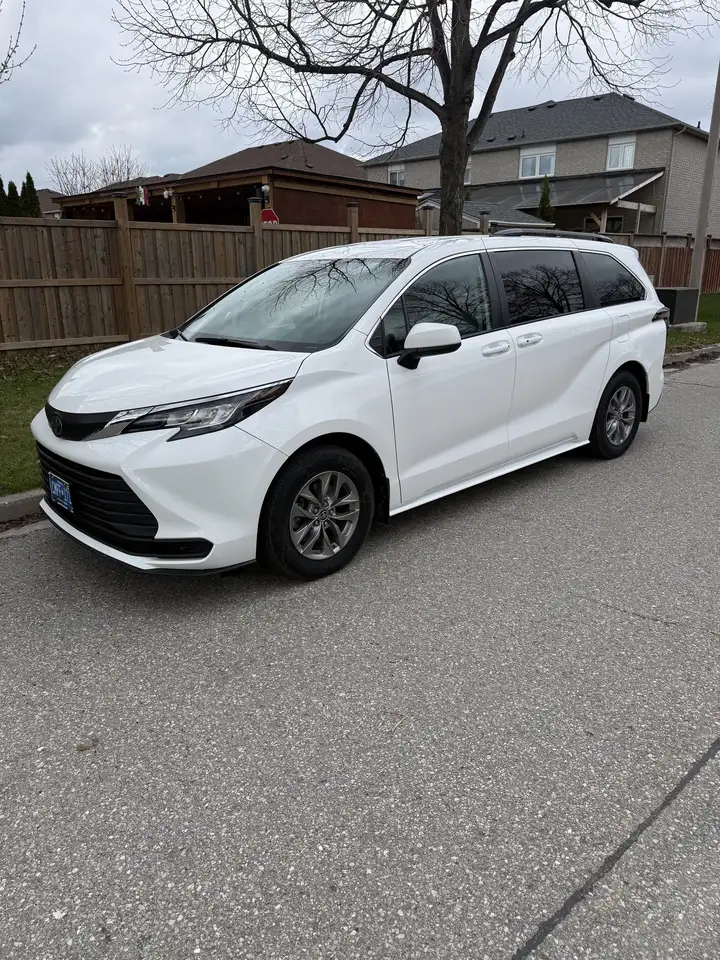 Toyota Sienna снимка Toyota Sienna