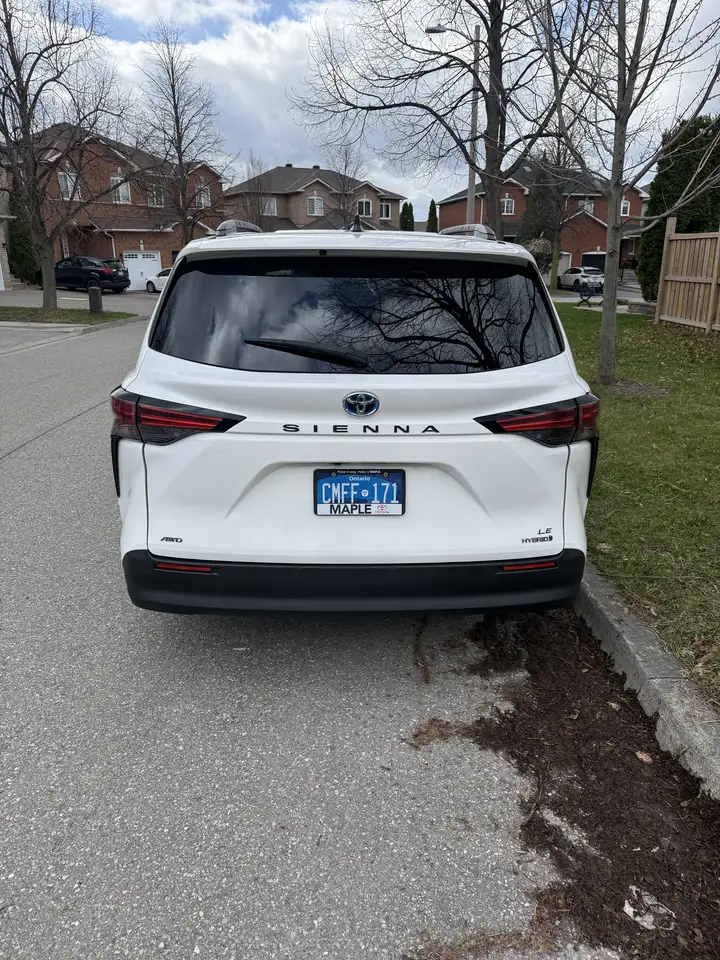 Toyota Sienna снимка Toyota Sienna