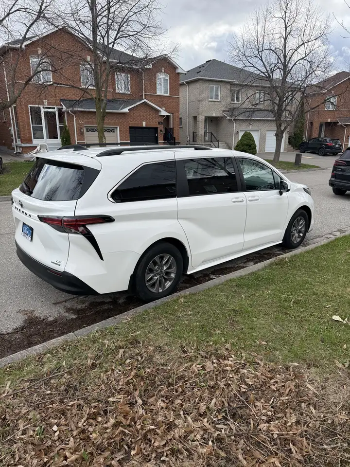Toyota Sienna снимка Toyota Sienna