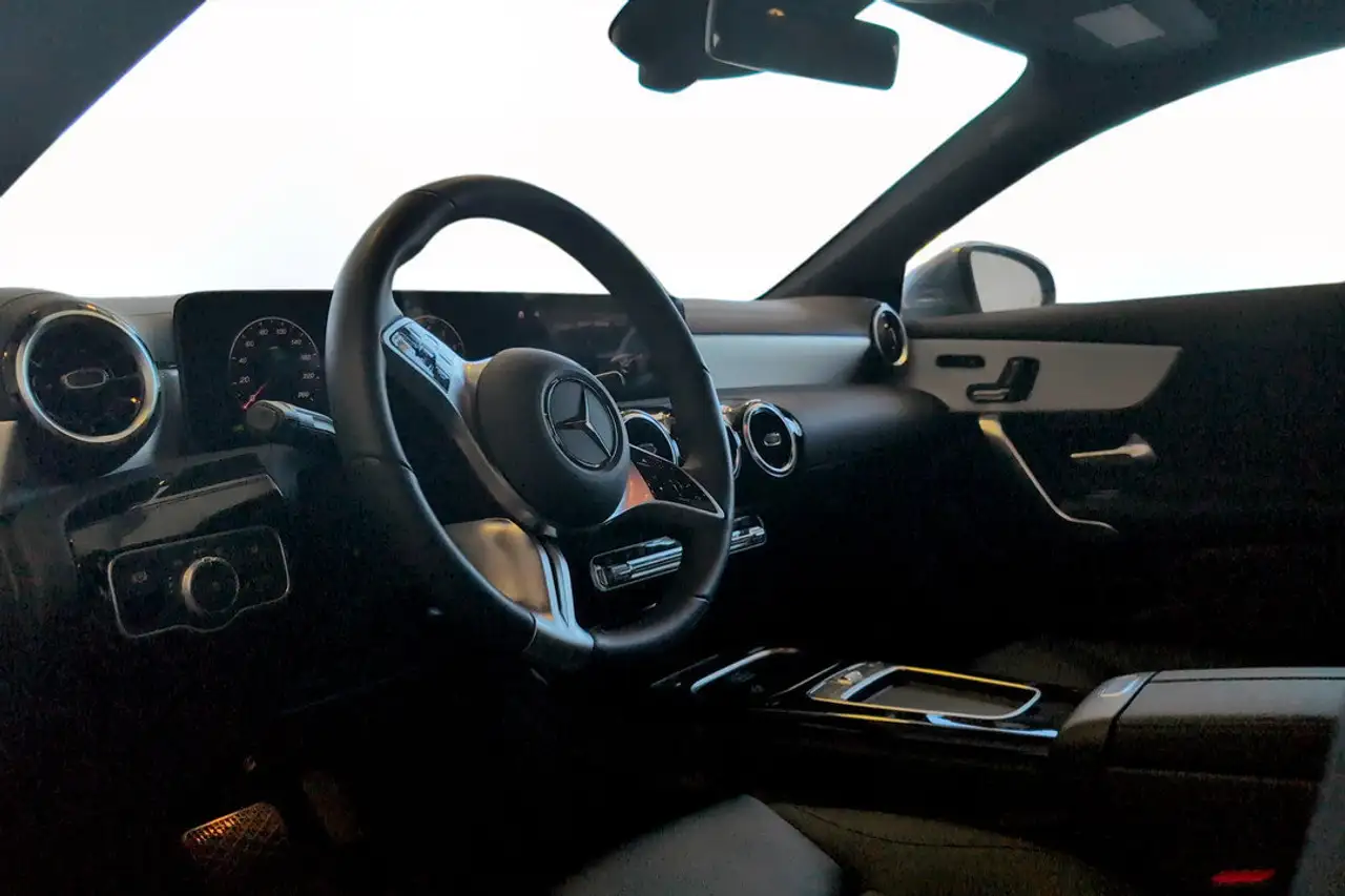 Mercedes-Benz CLA снимка Mercedes-Benz CLA