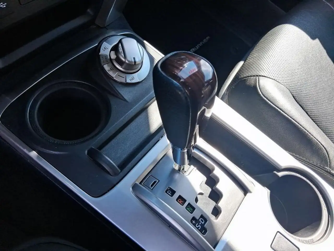 Toyota 4-Runner снимка Toyota 4-Runner