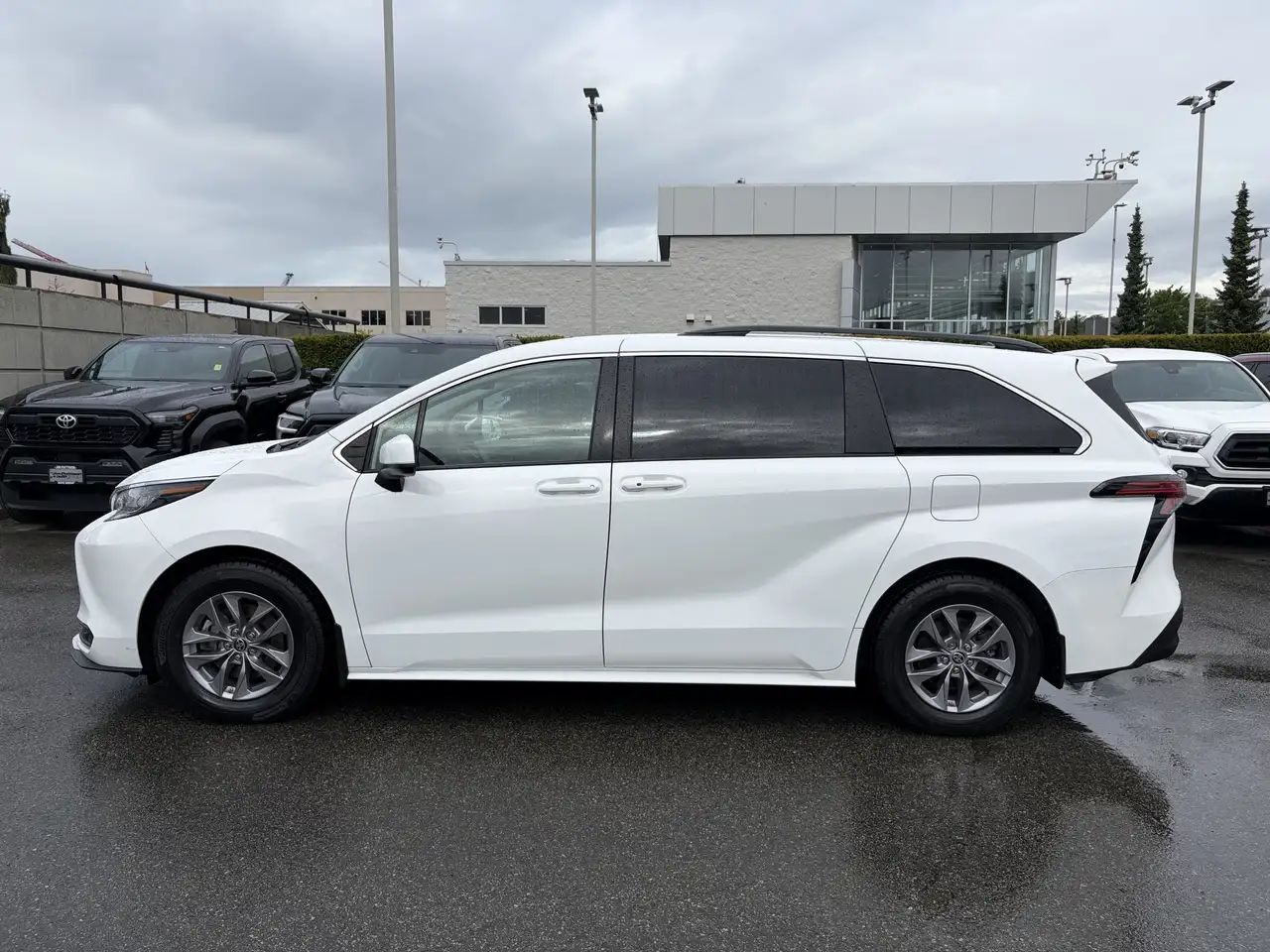 Toyota Sienna снимка Toyota Sienna