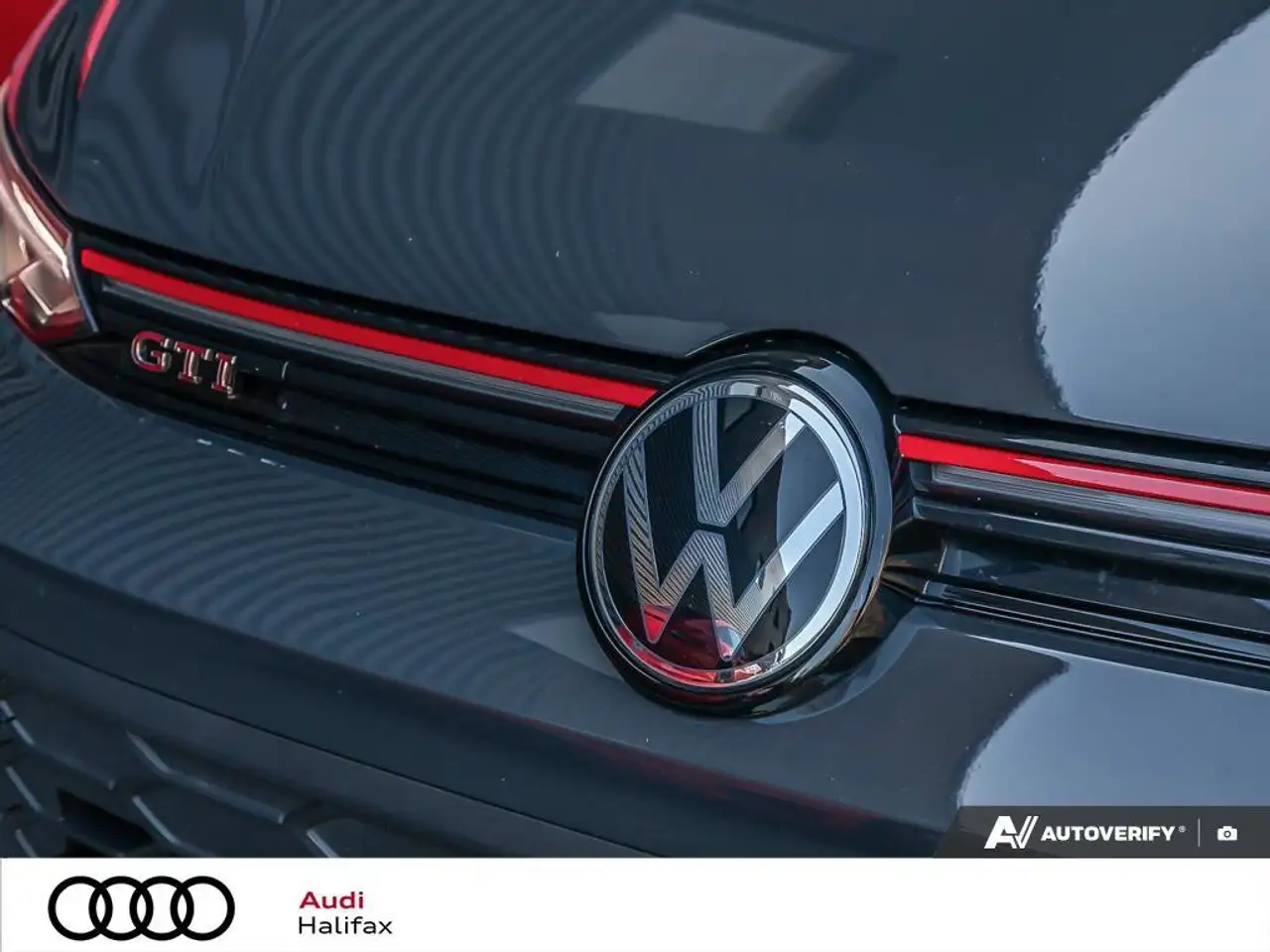 Volkswagen Golf GTI снимка Volkswagen Golf GTI
