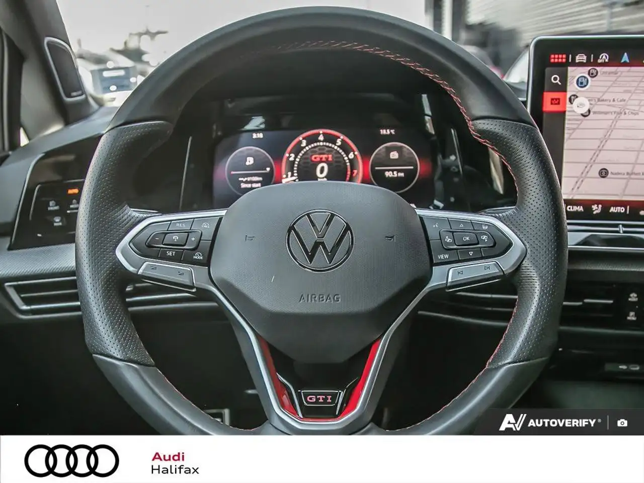 Volkswagen Golf GTI снимка Volkswagen Golf GTI