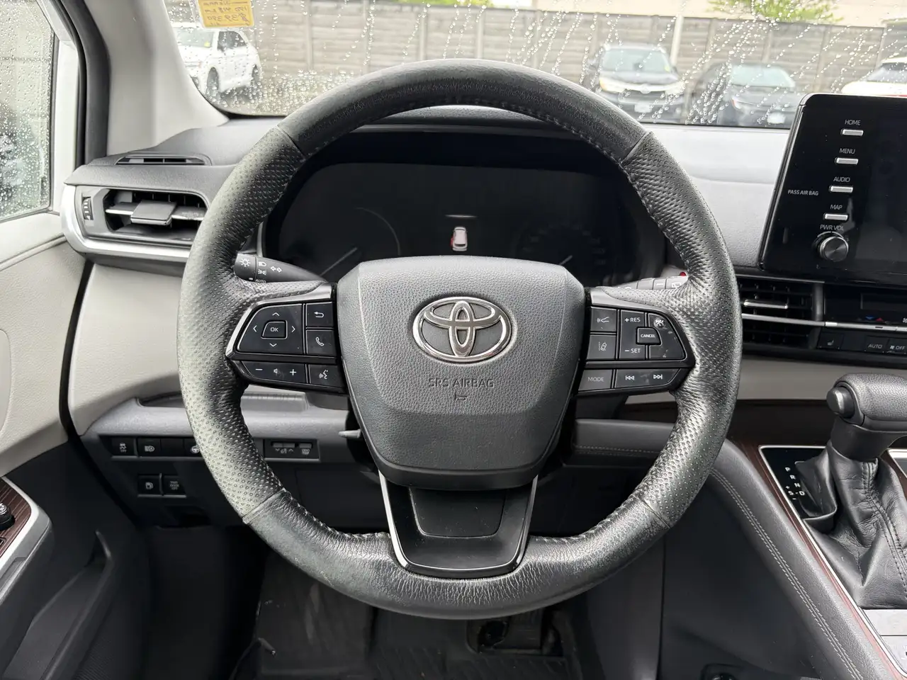 Toyota Sienna снимка Toyota Sienna