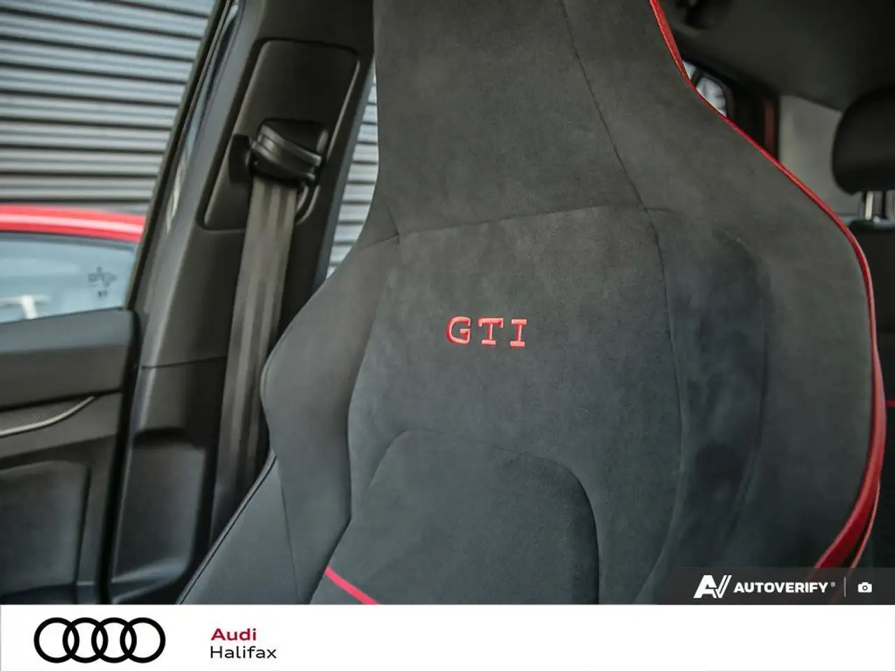 Volkswagen Golf GTI снимка Volkswagen Golf GTI