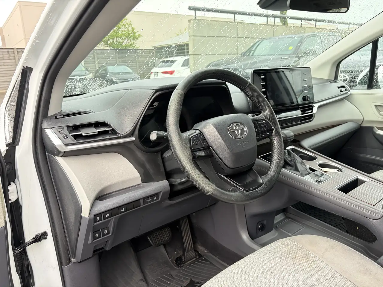 Toyota Sienna снимка Toyota Sienna