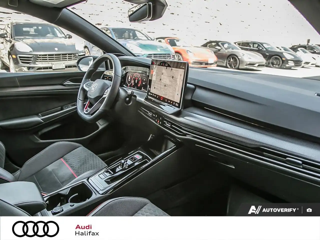 Volkswagen Golf GTI снимка Volkswagen Golf GTI