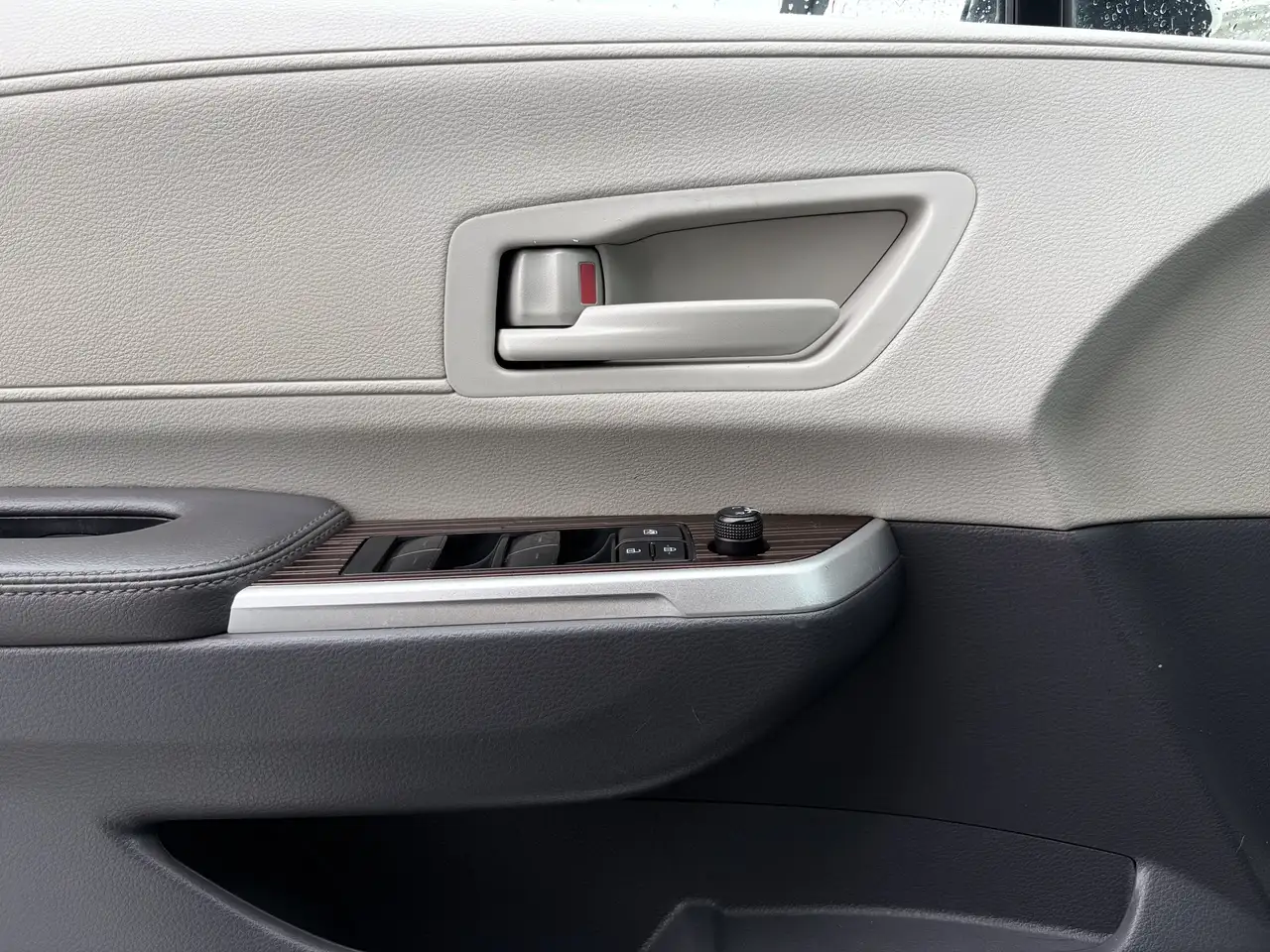Toyota Sienna снимка Toyota Sienna