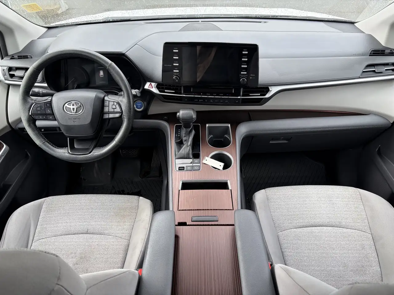 Toyota Sienna снимка Toyota Sienna