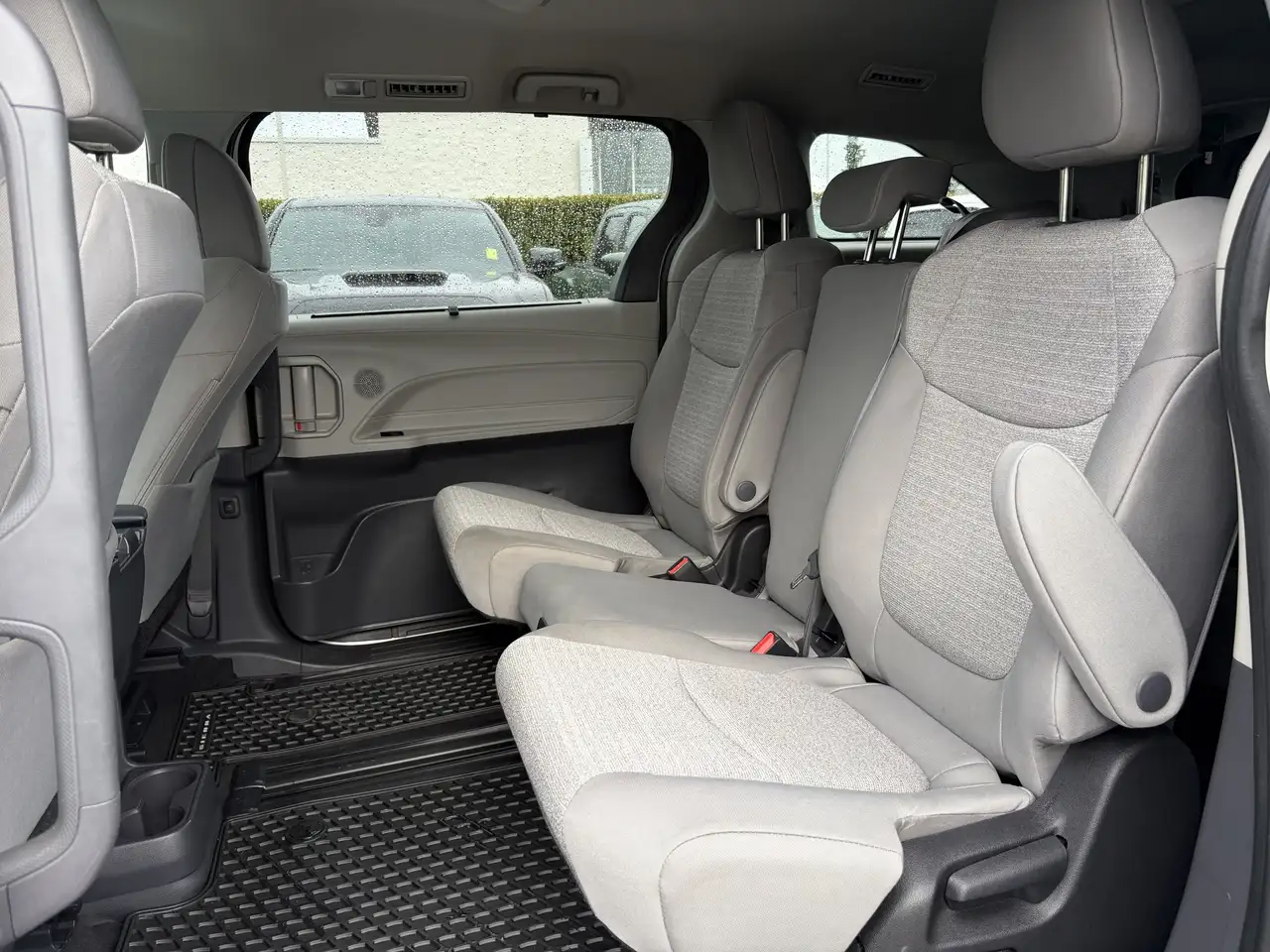 Toyota Sienna снимка Toyota Sienna