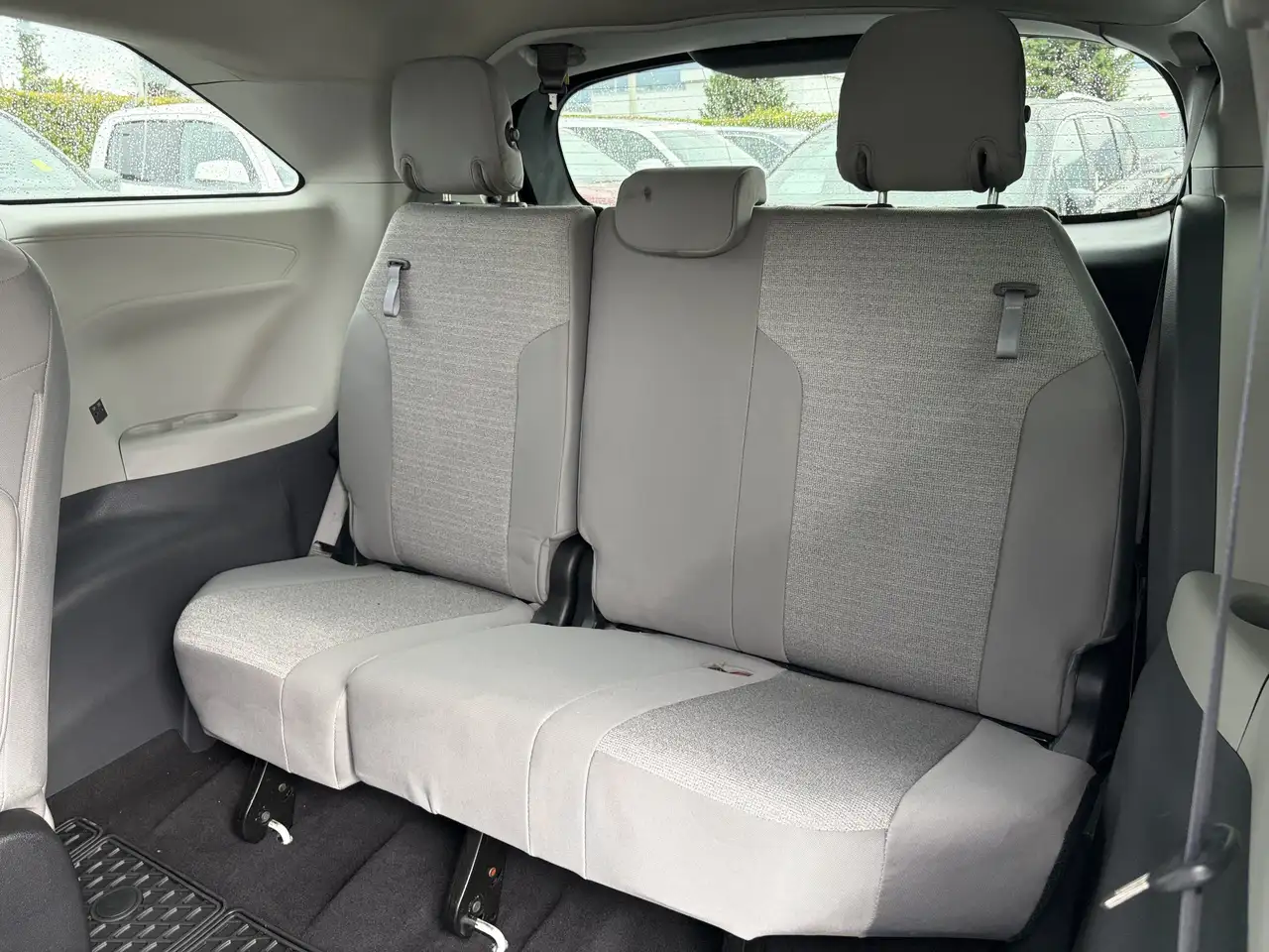 Toyota Sienna снимка Toyota Sienna