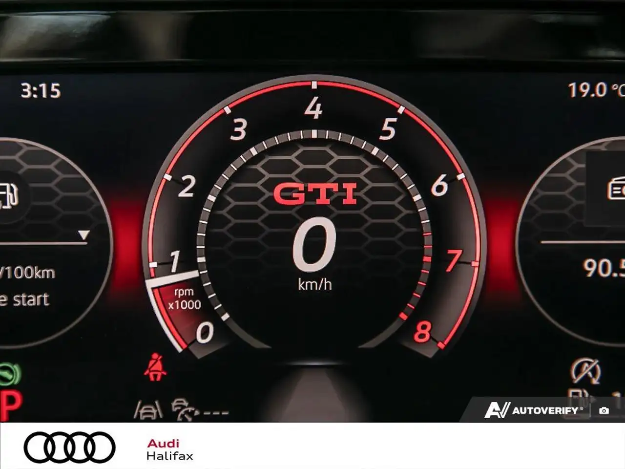 Volkswagen Golf GTI снимка Volkswagen Golf GTI
