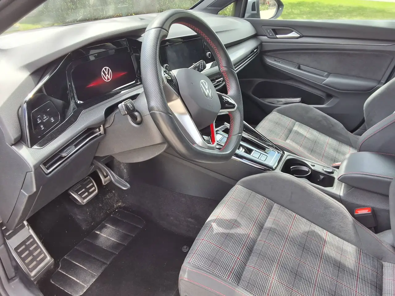 Volkswagen Golf GTI снимка Volkswagen Golf GTI