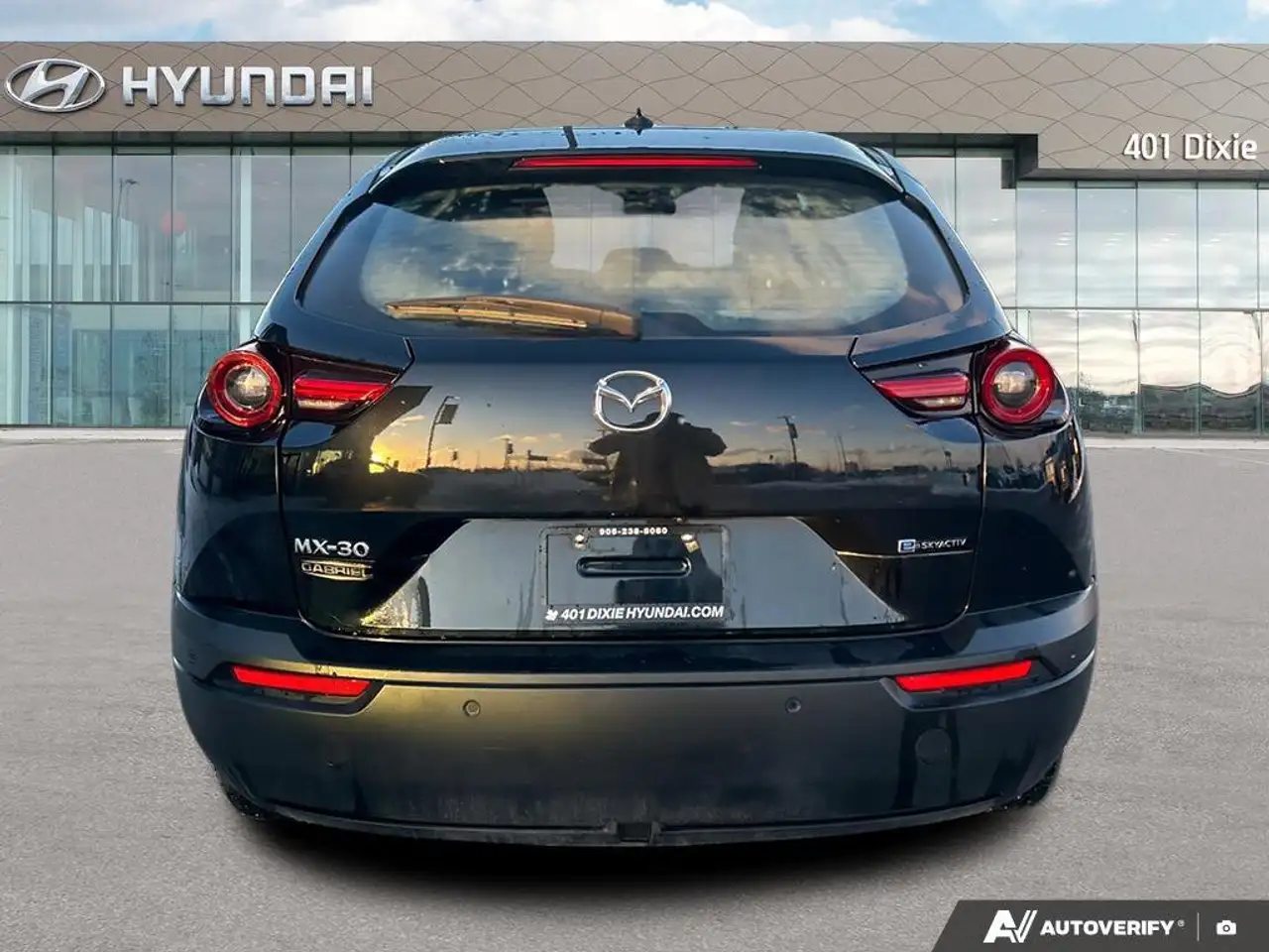 Mazda MX-30 снимка Mazda MX-30