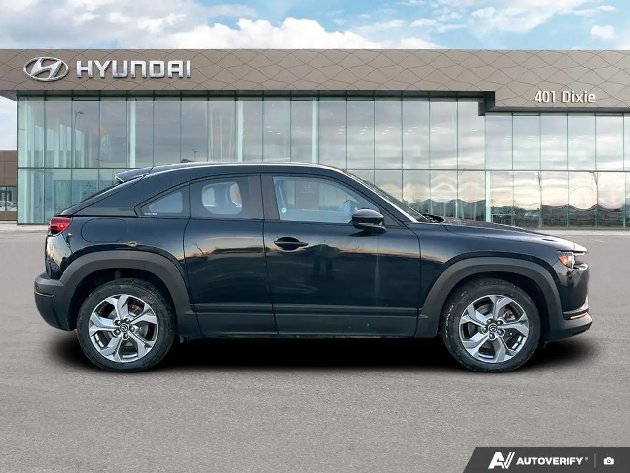 Mazda MX-30 снимка Mazda MX-30